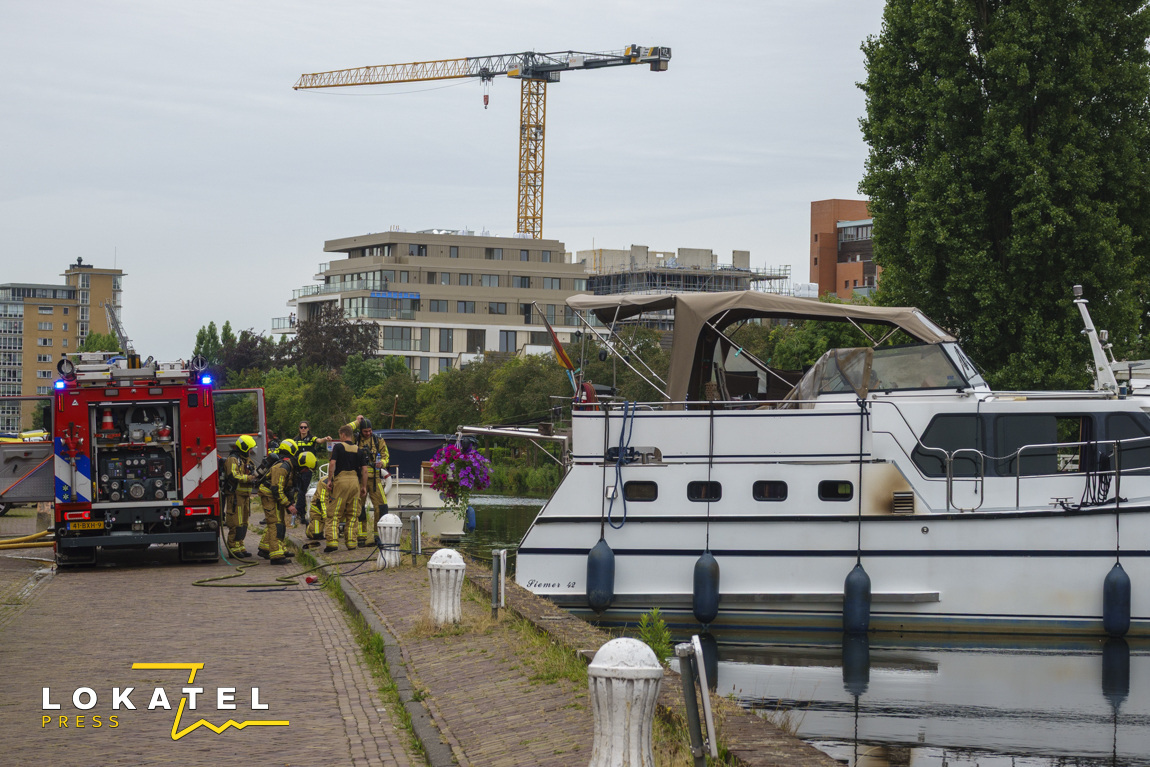 Motorjacht zwaar beschadigd door brand in Leidschendam