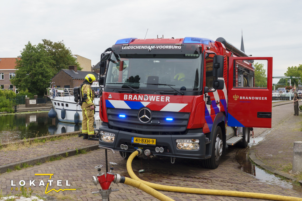 Motorjacht zwaar beschadigd door brand in Leidschendam