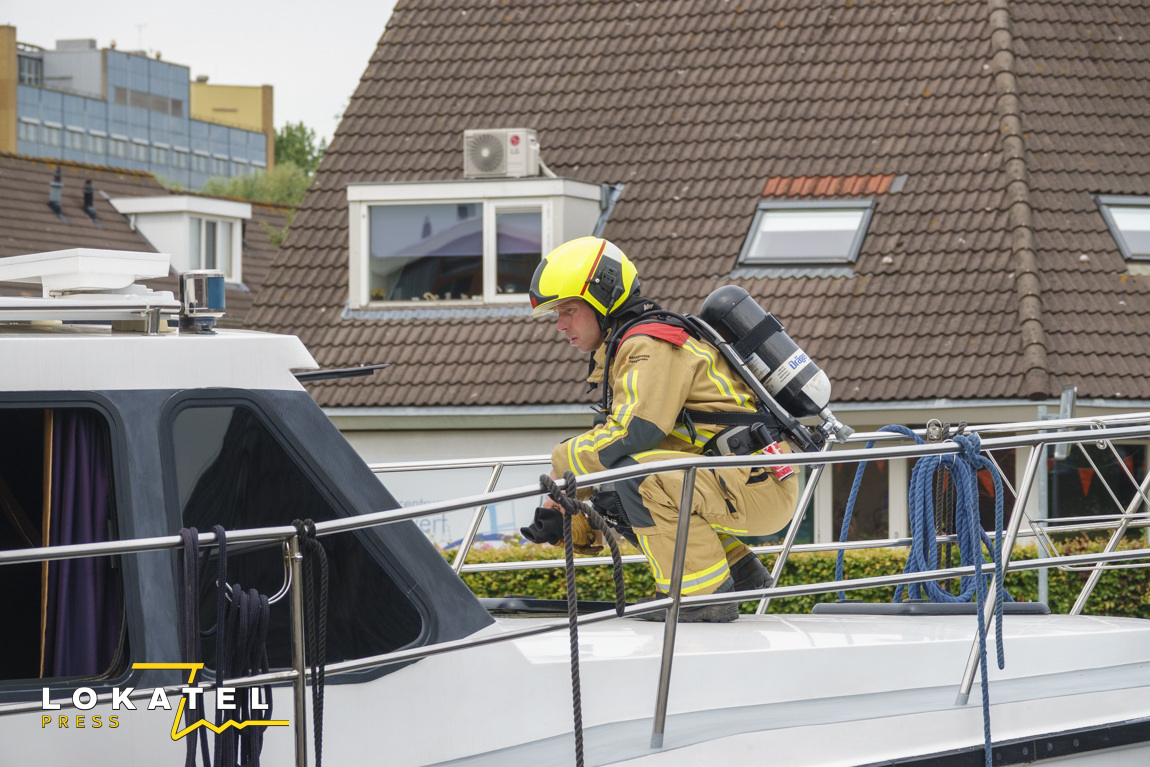 Motorjacht zwaar beschadigd door brand in Leidschendam
