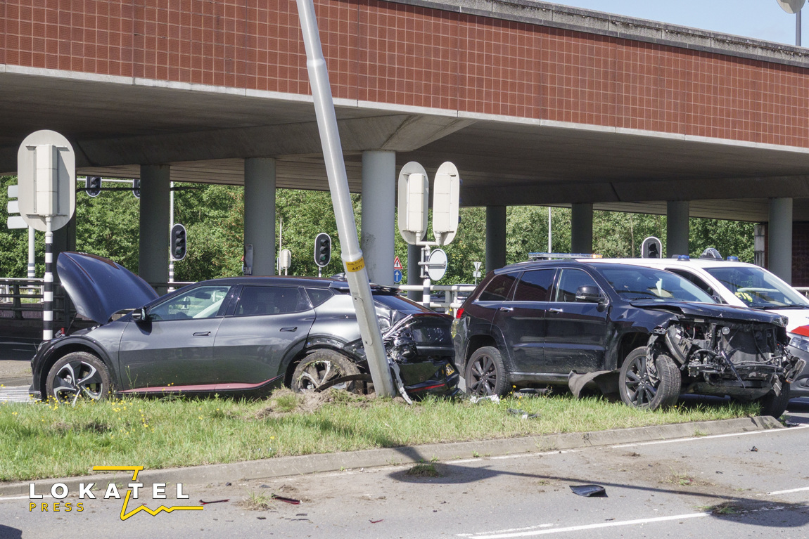 Drie auto’s zwaar beschadigd bij botsing in Wassenaar