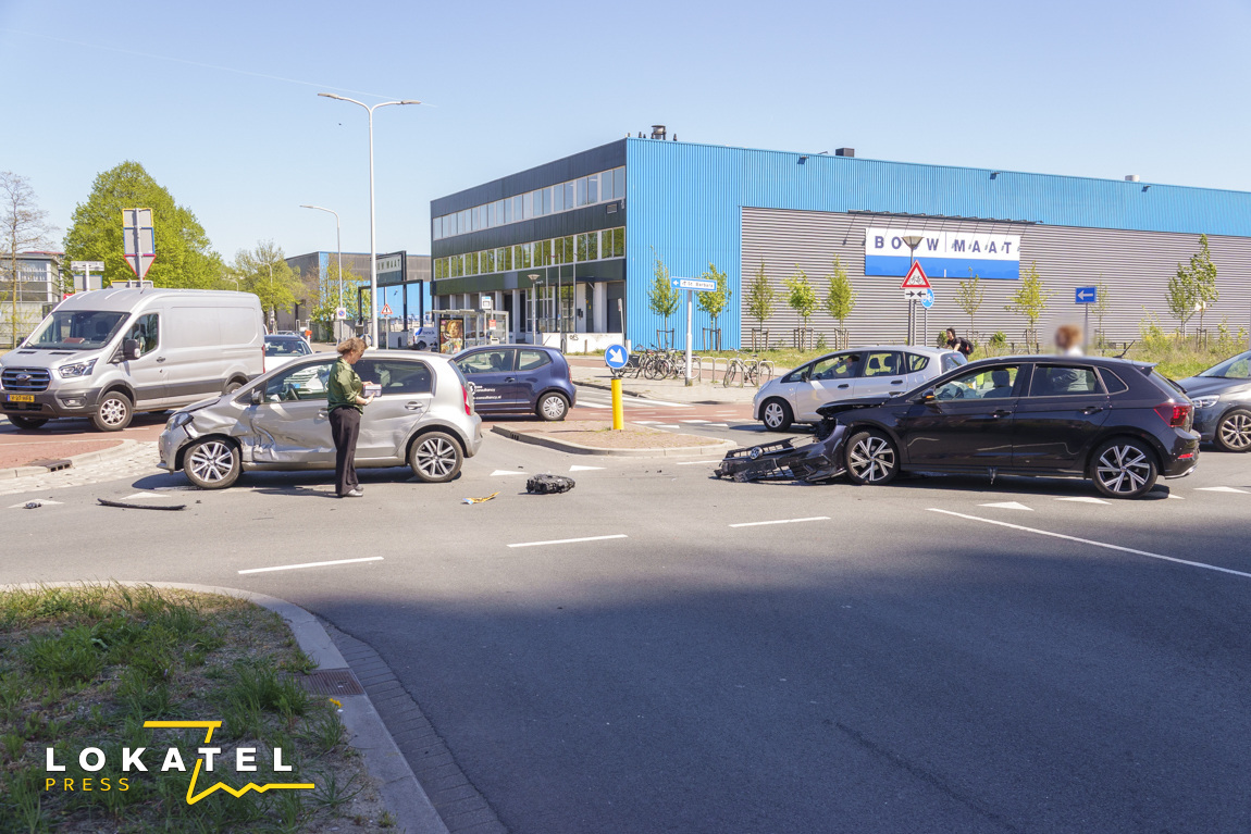 Twee auto’s beschadigd bij botsing Binckhorstlaan in Laak