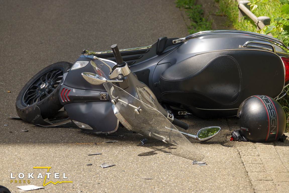 Scooterbestuurder gewond na botsing met auto in Scheveningen