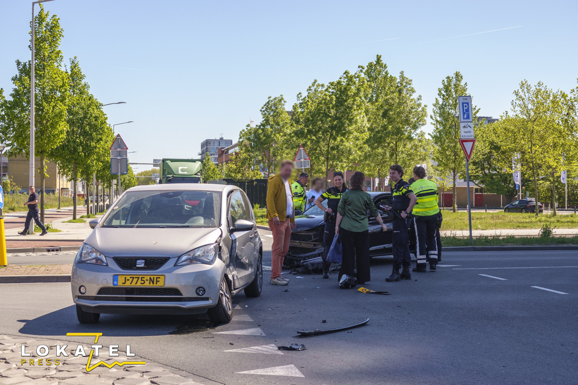 Twee auto’s beschadigd bij botsing Binckhorstlaan in Laak
