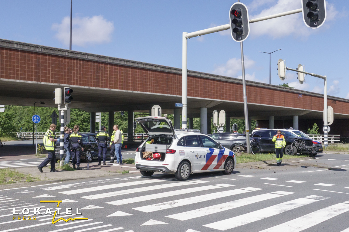 Drie auto’s zwaar beschadigd bij botsing in Wassenaar