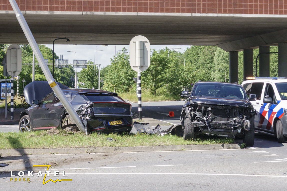 Drie auto’s zwaar beschadigd bij botsing in Wassenaar