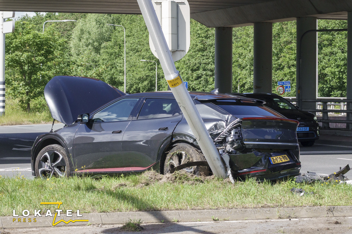 Drie auto’s zwaar beschadigd bij botsing in Wassenaar