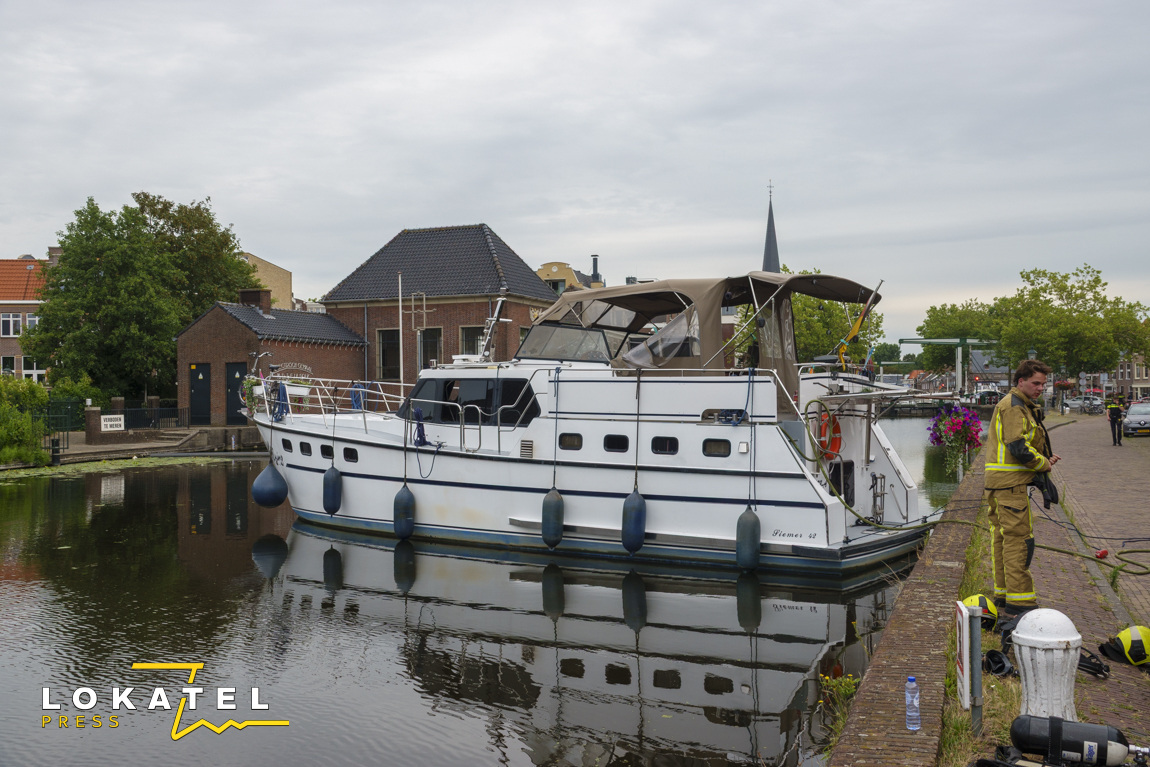 Motorjacht zwaar beschadigd door brand in Leidschendam