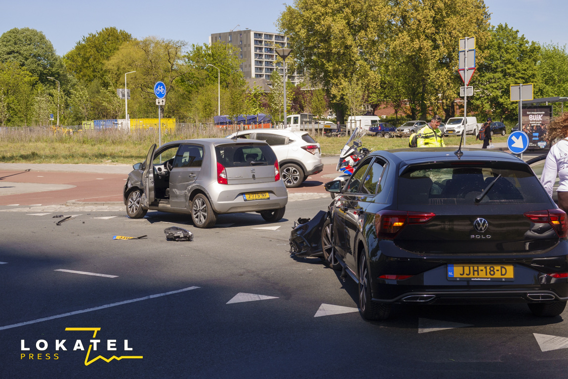 Twee auto’s beschadigd bij botsing Binckhorstlaan in Laak
