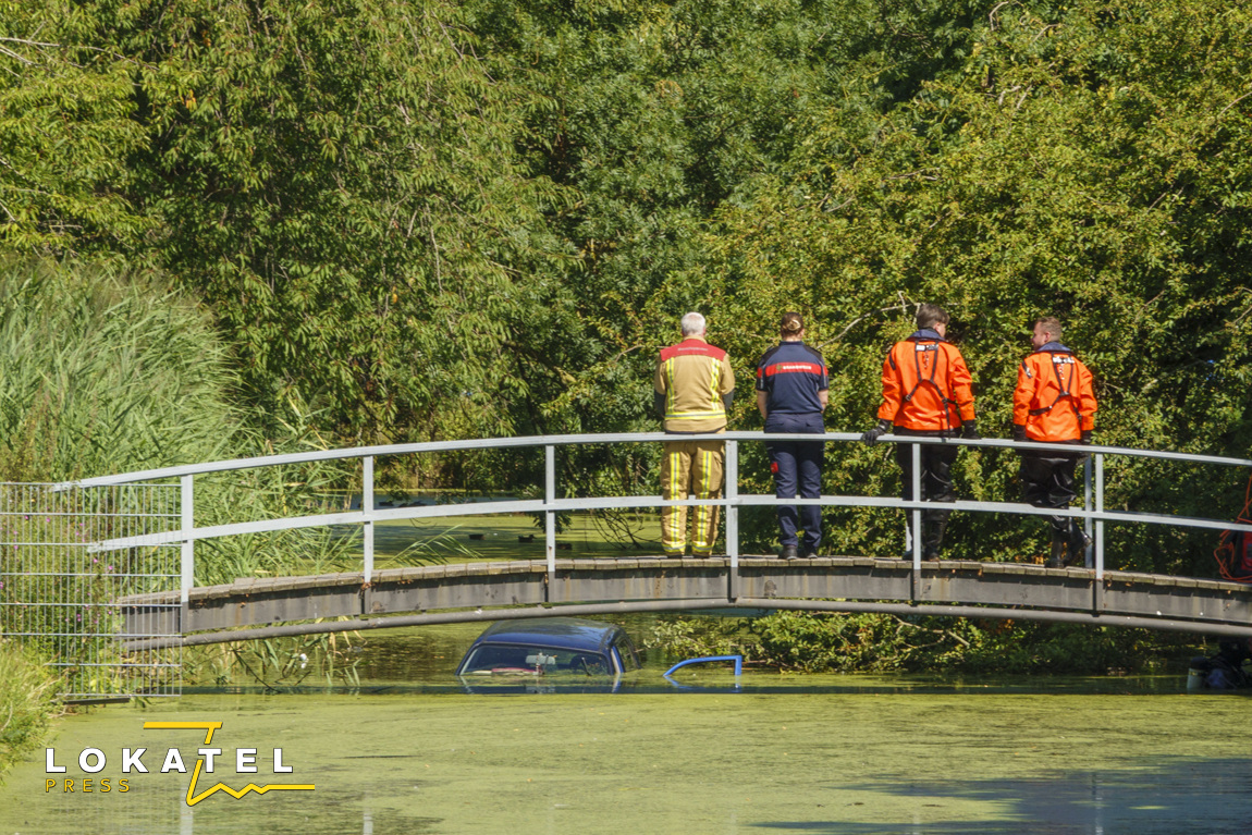 Omstanders redden vrouw uit te water in Westland