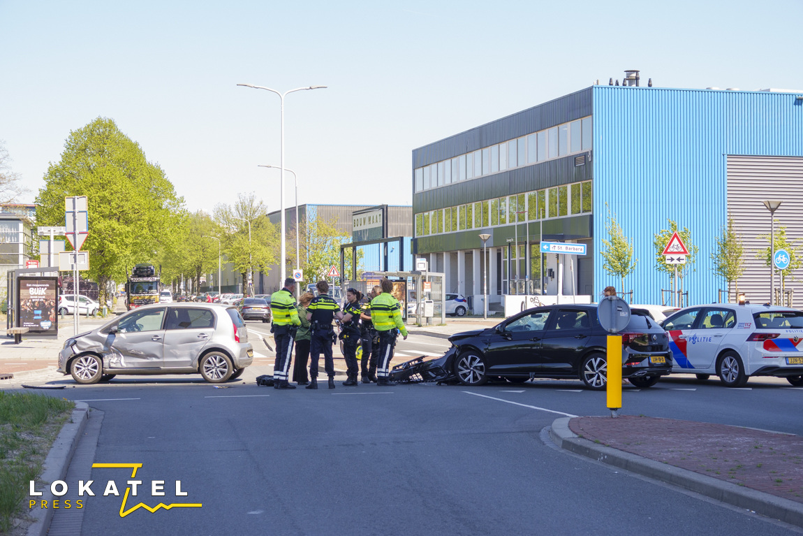 Twee auto’s beschadigd bij botsing Binckhorstlaan in Laak