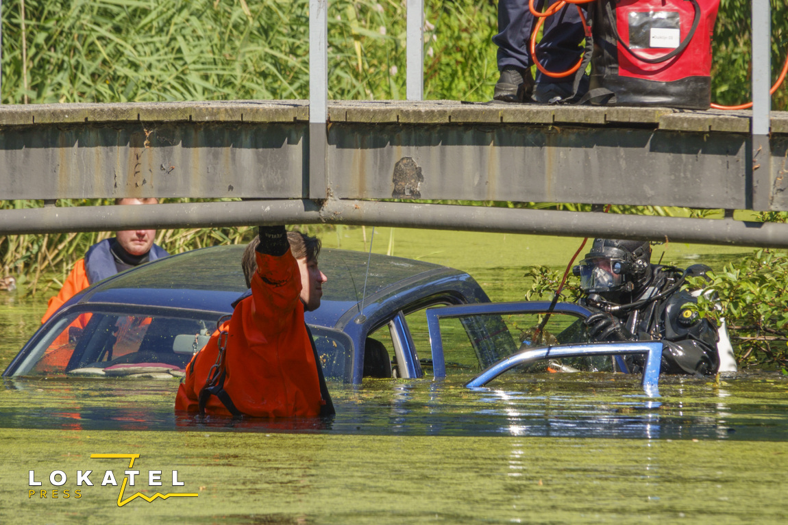 Omstanders redden vrouw uit te water in Westland