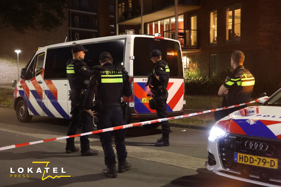 Flat deels ontruimd na grootschalige politieactie in Achterveld