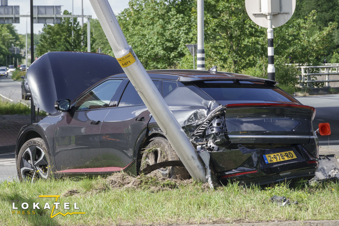 Drie auto’s zwaar beschadigd bij botsing in Wassenaar
