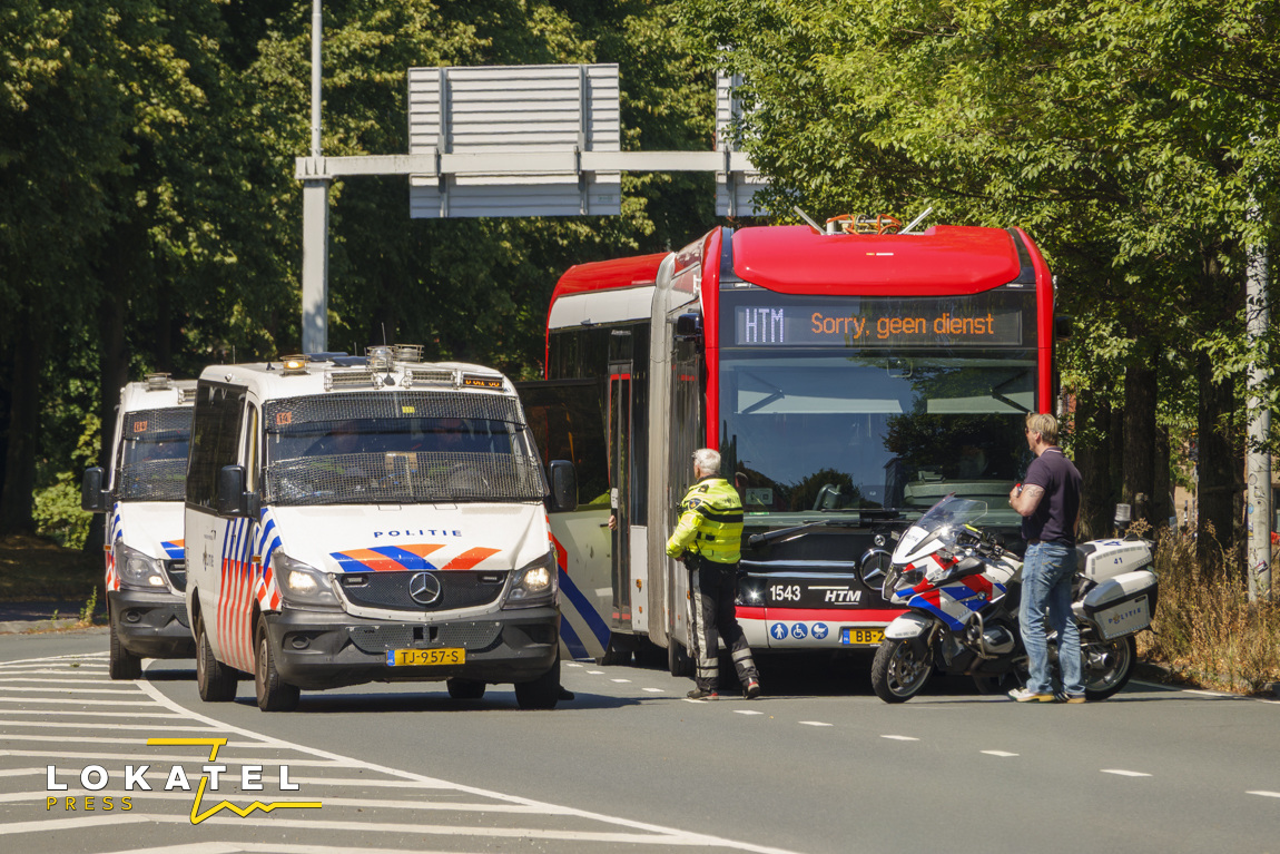 XR-demonstranten blokkeren Utrechtsebaan in Den Haag