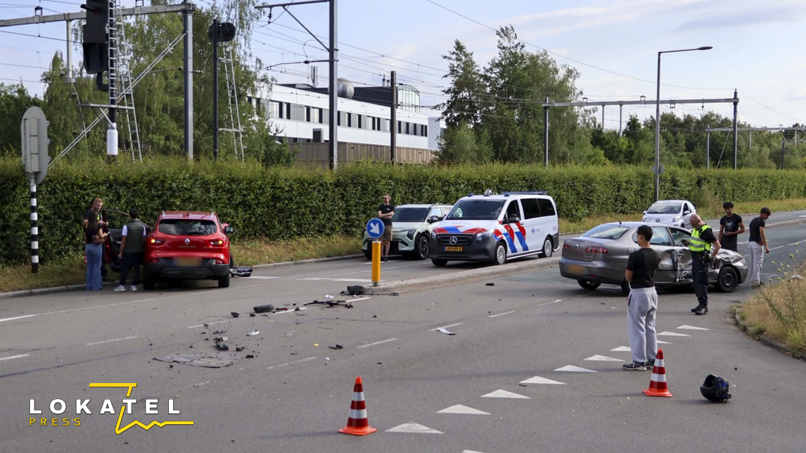 Gewonde bij harde botsing tussen twee auto’s in Schothorst