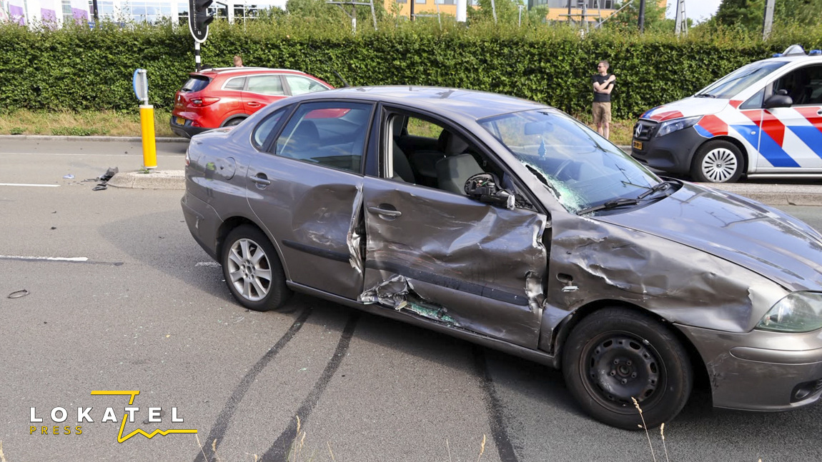 Gewonde bij harde botsing tussen twee auto’s in Schothorst