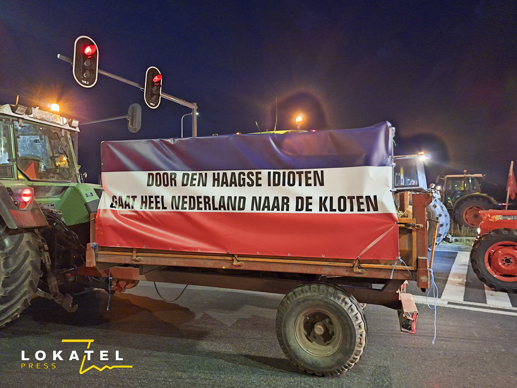 Boerenactie met trekkers zorgt voor verkeershinder rond A28 in Nijkerk