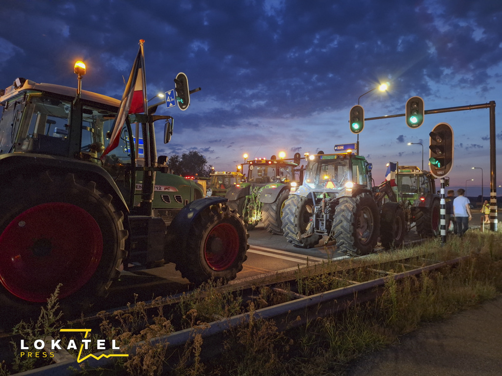 Boerenactie met trekkers zorgt voor verkeershinder rond A28 in Nijkerk