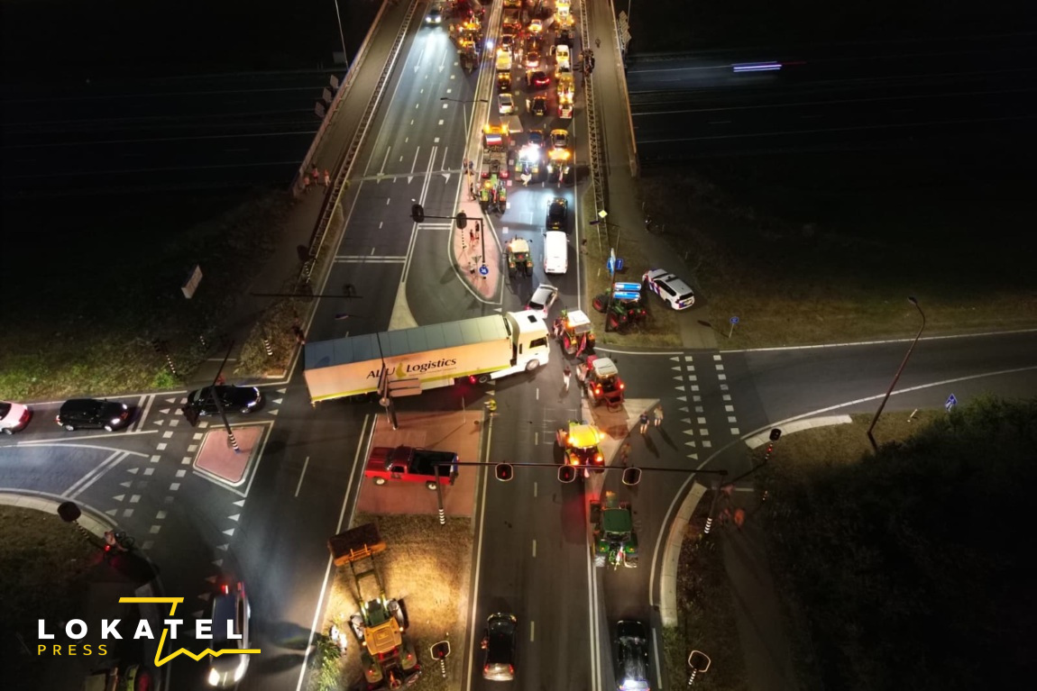 Boerenactie met trekkers zorgt voor verkeershinder rond A28 in Nijkerk