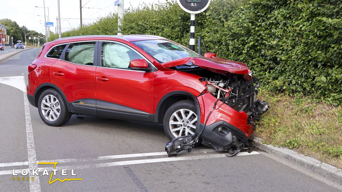 Gewonde bij harde botsing tussen twee auto’s in Schothorst